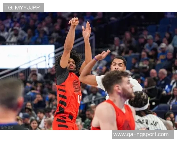 开拓者球迷嘉年华对抗赛黑队险胜白队杨瀚森队友夏普荣膺MVP称号 开拓者球迷嘉年华对抗赛黑队险胜白队杨瀚森队友夏普荣膺MVP称号